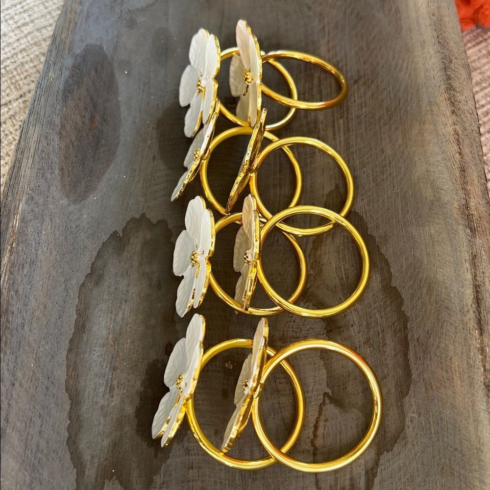 White Flower Napkin Rings SET of 8 - Picture 4 of 10